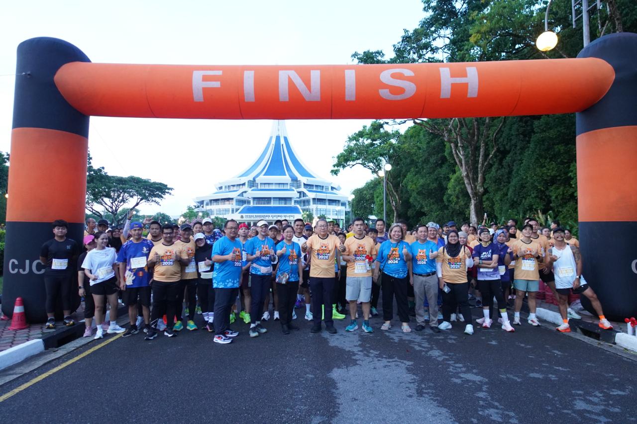 Meow Autism Run 2026 – runners at the FINISH line at MBKS